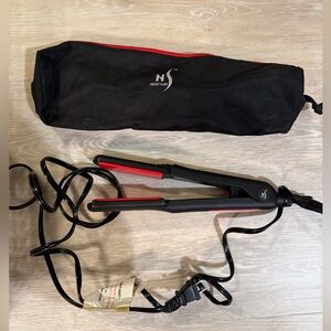 Herstyler Hair Straightener - Black and Red